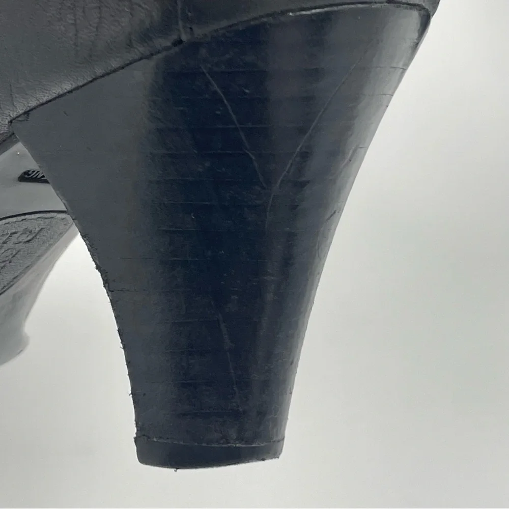 Black Pebbled Leather Faux Stacked Heel Børn Shootie Bootie, Size 7 - Picture 10 of 11